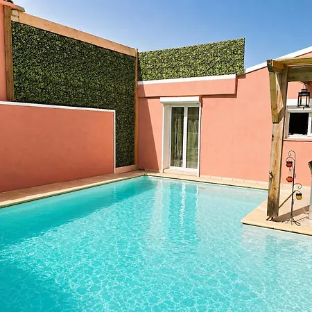Colandra, 4 Chambres, 10min De Santa Guilia بيت للعطل